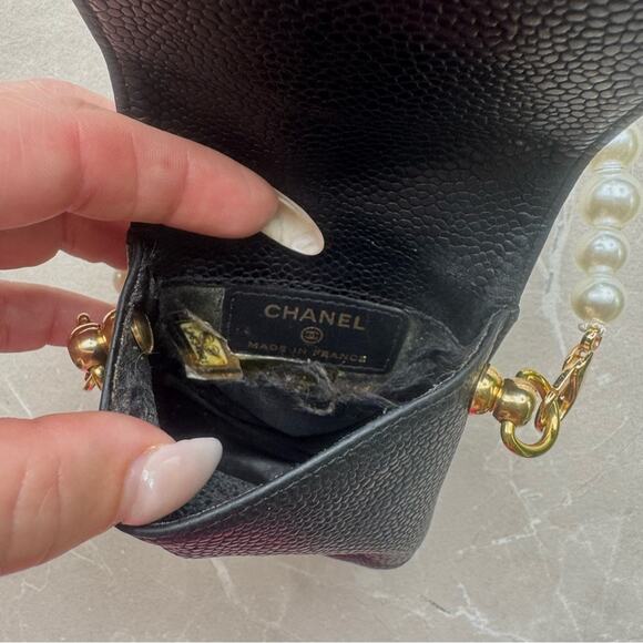 Authentic CHANEL Vintage CC Caviar Leather Mini Pouch Cigarette Crossbody Bag - Picture 14 of 16